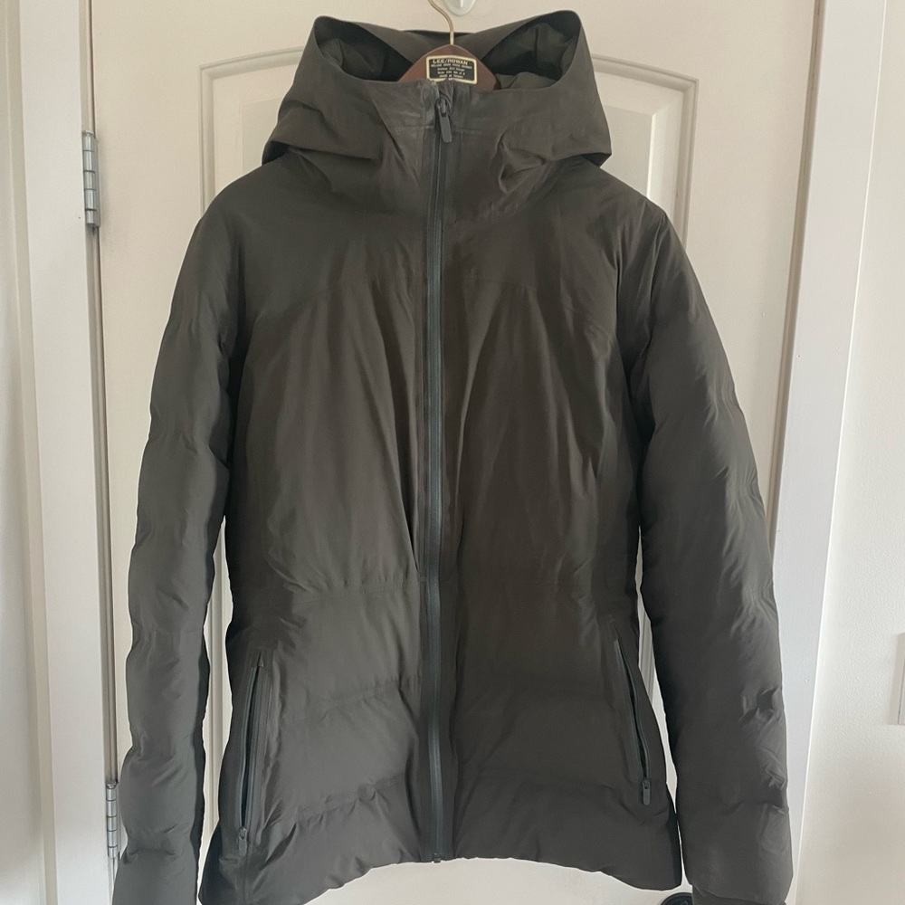 Lululemon Puffer seize 12. Dark green